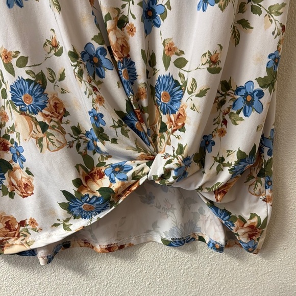 Blue and White Tie Front Short Sleeve Tee. Size S. - Picture 4 of 6